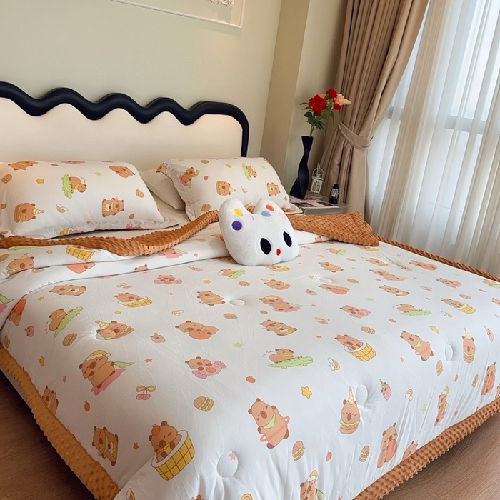 91家纺网 家纺一手货源 找家纺 兜米家居 2025新款针织豆豆绒被纯手工包边卡通立体豆豆绒保暖被被子被芯 咖皮巴拉