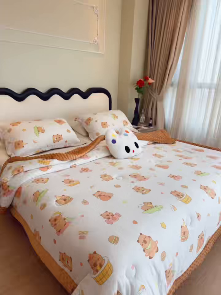 91家纺网 家纺一手货源 找家纺 兜米家居 2025新款针织豆豆绒被纯手工包边卡通立体豆豆绒保暖被被子被芯 咖皮巴拉