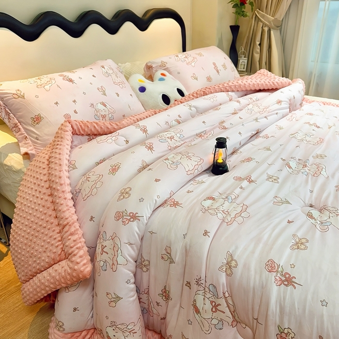 91家纺网 家纺一手货源 找家纺 兜米家居 2025新款针织豆豆绒被纯手工包边卡通立体豆豆绒保暖被被子被芯 可爱兔兔