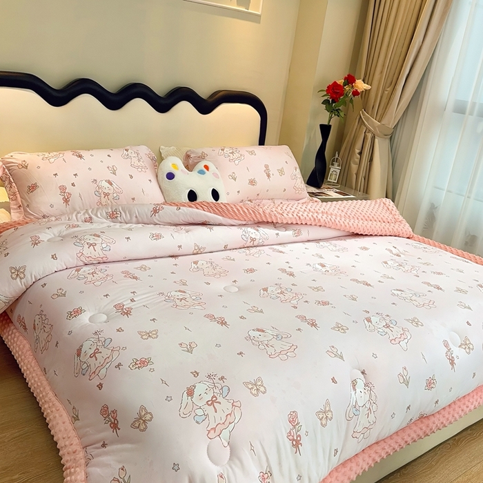 91家纺网 家纺一手货源 找家纺 兜米家居 2025新款针织豆豆绒被纯手工包边卡通立体豆豆绒保暖被被子被芯 可爱兔兔