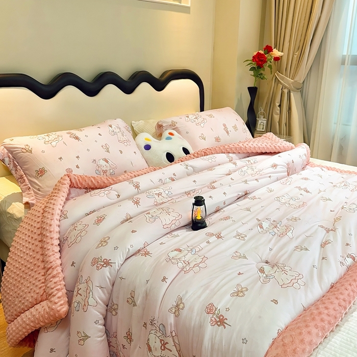 91家纺网 家纺一手货源 找家纺 兜米家居 2025新款针织豆豆绒被纯手工包边卡通立体豆豆绒保暖被被子被芯 可爱兔兔