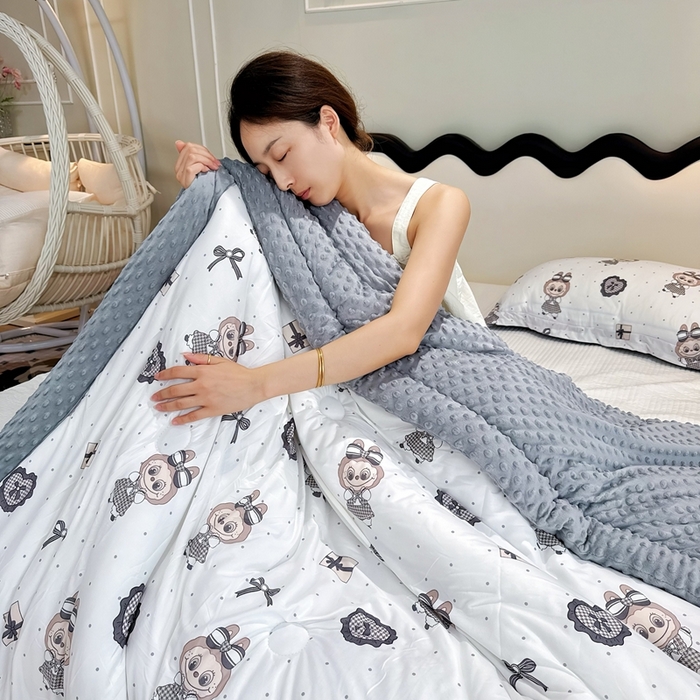 91家纺网 家纺一手货源 找家纺 兜米家居 2025新款针织豆豆绒被纯手工包边卡通立体豆豆绒保暖被被子被芯 拉tutu