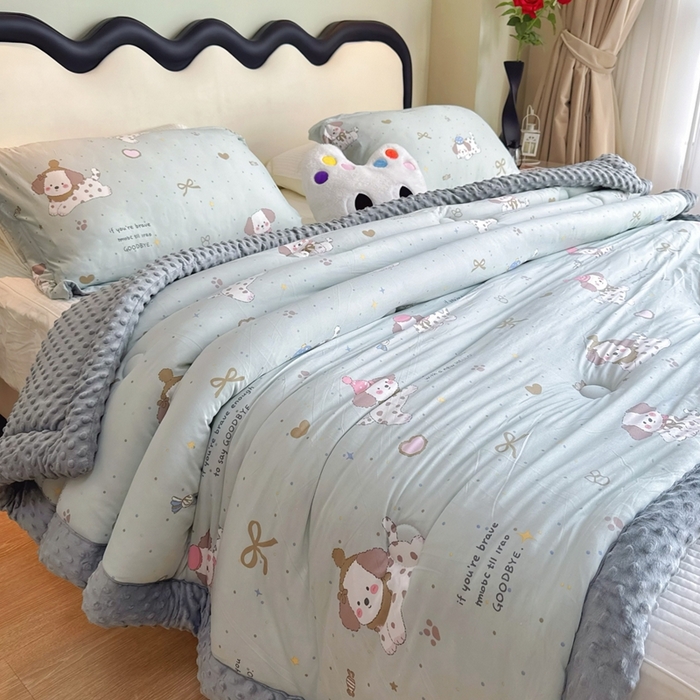 91家纺网 家纺一手货源 找家纺 兜米家居 2025新款针织豆豆绒被纯手工包边卡通立体豆豆绒保暖被被子被芯 萌萌小狗