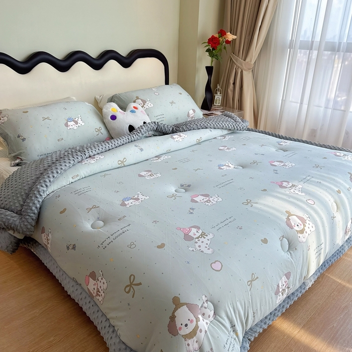 91家纺网 家纺一手货源 找家纺 兜米家居 2025新款针织豆豆绒被纯手工包边卡通立体豆豆绒保暖被被子被芯 萌萌小狗