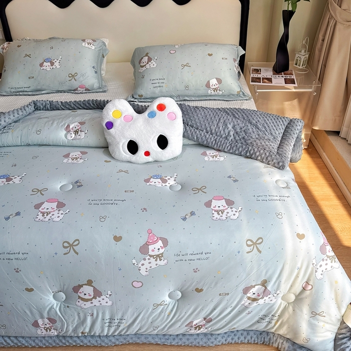 91家纺网 家纺一手货源 找家纺 兜米家居 2025新款针织豆豆绒被纯手工包边卡通立体豆豆绒保暖被被子被芯 萌萌小狗