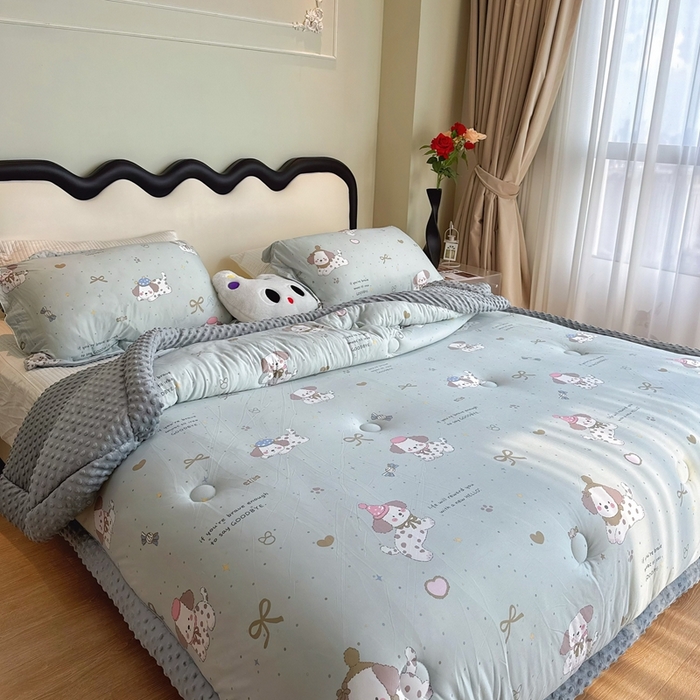 91家纺网 家纺一手货源 找家纺 兜米家居 2025新款针织豆豆绒被纯手工包边卡通立体豆豆绒保暖被被子被芯 萌萌小狗