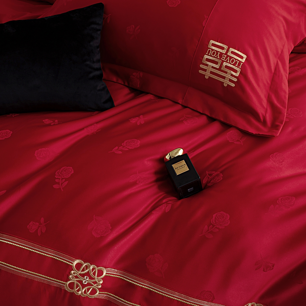 91家纺网 家纺一手货源 找家纺 金麦家纺 2025新款亲肤提花面料刺绣婚庆四件套-婚庆系列 热情玫瑰