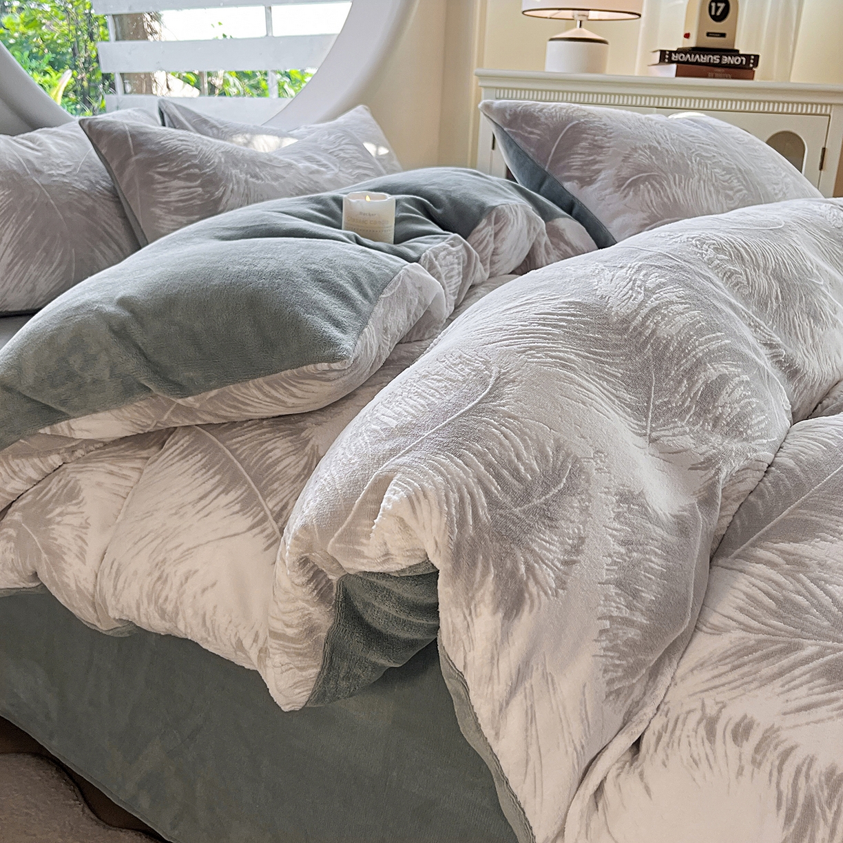 91家纺网 家纺一手货源 找家纺 大境 2025秋冬新款A类230克牛奶绒雕花烂花绒宝宝绒床笠款床单款四件套 月光森林