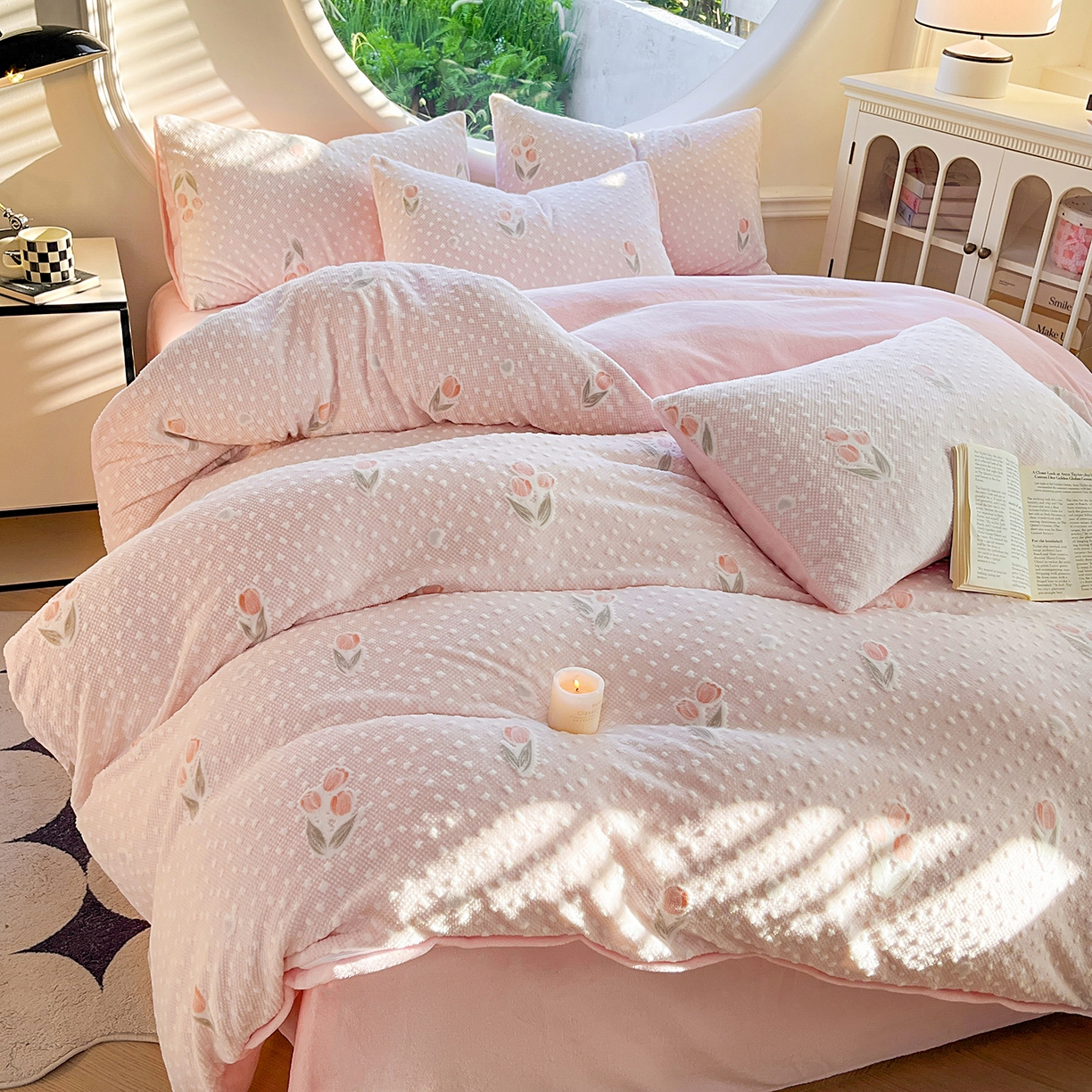 91家纺网 家纺一手货源 找家纺 大境 2025秋冬新款A类230克牛奶绒雕花烂花绒宝宝绒床笠款床单款四件套 郁金香粉