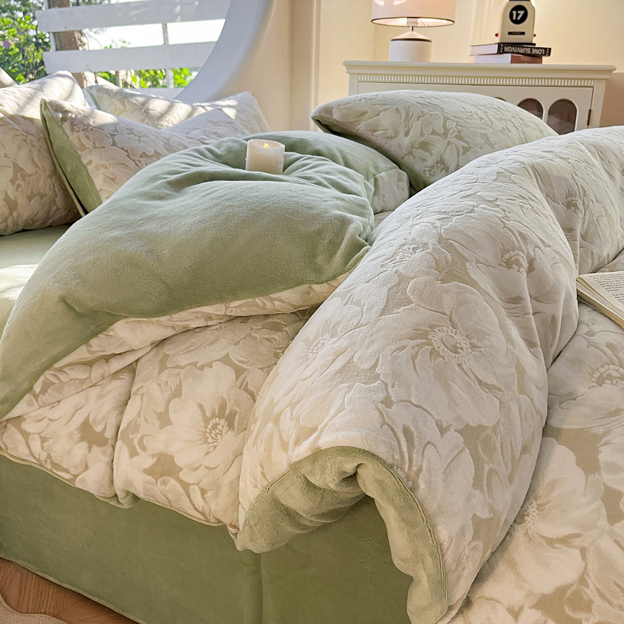 91家纺网 家纺一手货源 找家纺 大境 2025秋冬新款A类230克牛奶绒雕花烂花绒宝宝绒床笠款床单款四件套 浪漫花香 绿