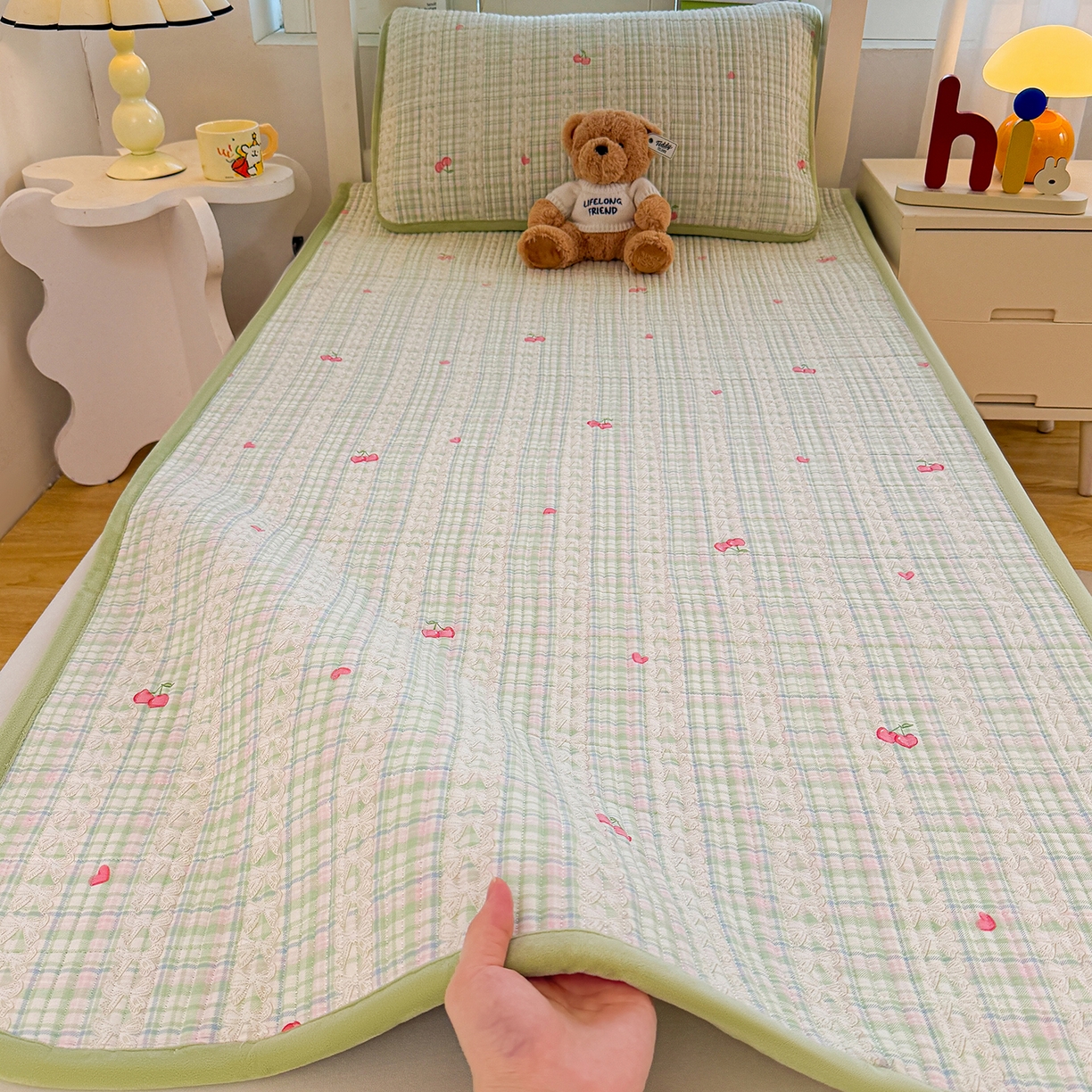 91家纺网 家纺一手货源 找家纺 （总）梵朴 2025新款A类棉加绒一面纯棉一面宝宝婴儿牛奶绒双面可用床盖学生宿舍床垫炕盖-学生床图,薄荷糖樱桃,波点蝴蝶结,彩星汪汪,潮流玩偶,宠物狂欢,花边蝴蝶结,花园好友熊,可可蓝格,蓝色泡芙狗,沫熙花-绿,暖绒蓝小格,甜美蝴蝶结紫,五彩小爱心,小狗派对,小时代