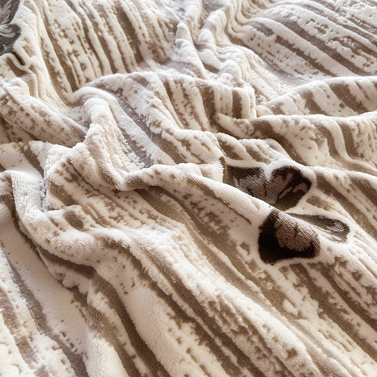 91家纺网 家纺一手货源 找家纺 （总）大境 2025秋冬新款A类230克牛奶绒雕花烂花绒宝宝绒床笠款床单款四件套