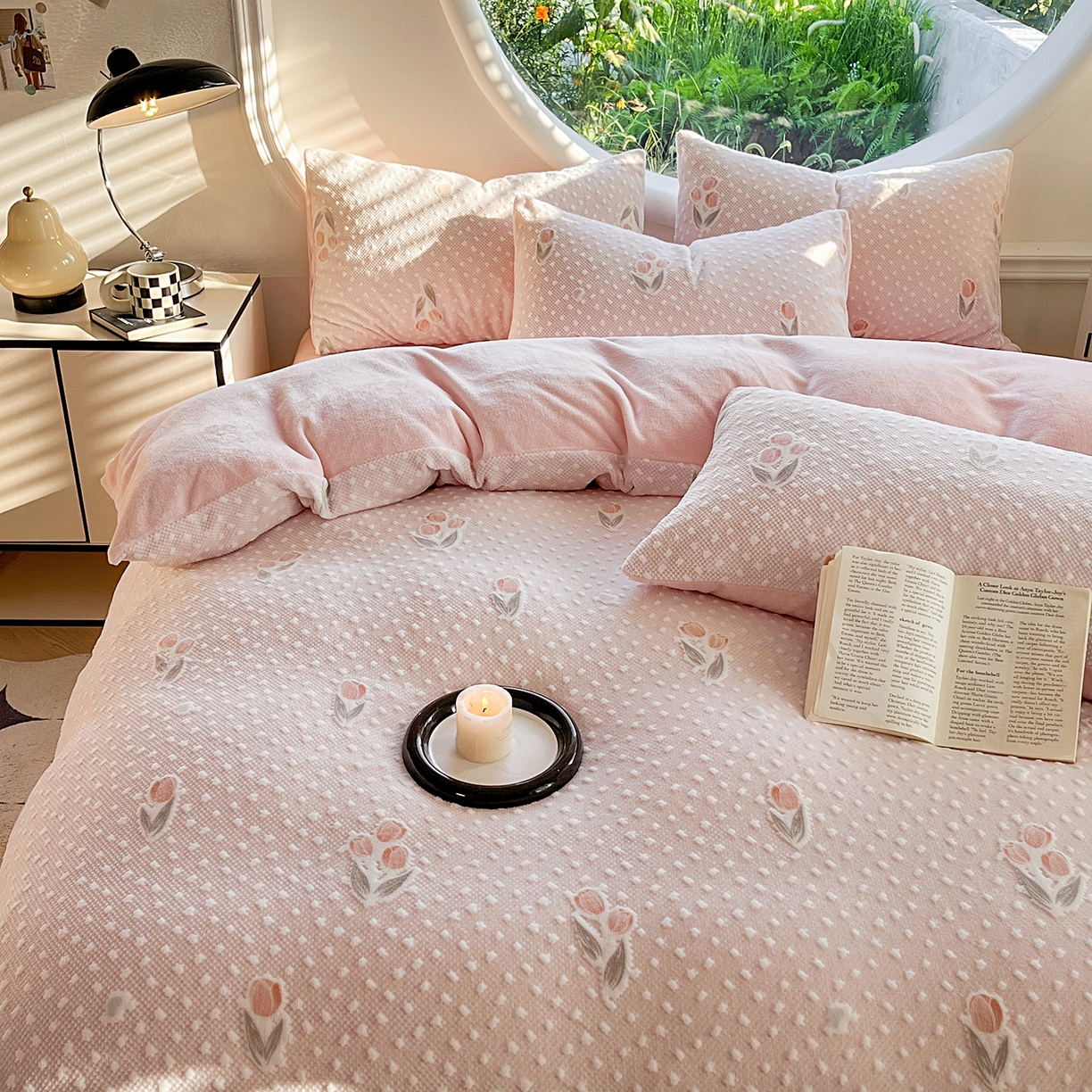 91家纺网 家纺一手货源 找家纺 大境 2025秋冬新款A类230克牛奶绒雕花烂花绒宝宝绒床笠款床单款四件套 郁金香粉