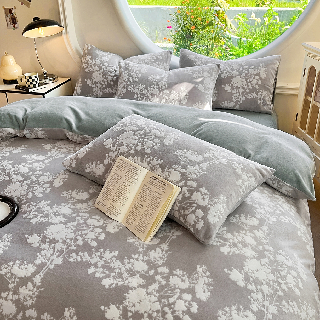 91家纺网 家纺一手货源 找家纺 大境 2025秋冬新款A类230克牛奶绒雕花烂花绒宝宝绒床笠款床单款四件套 叶之恋