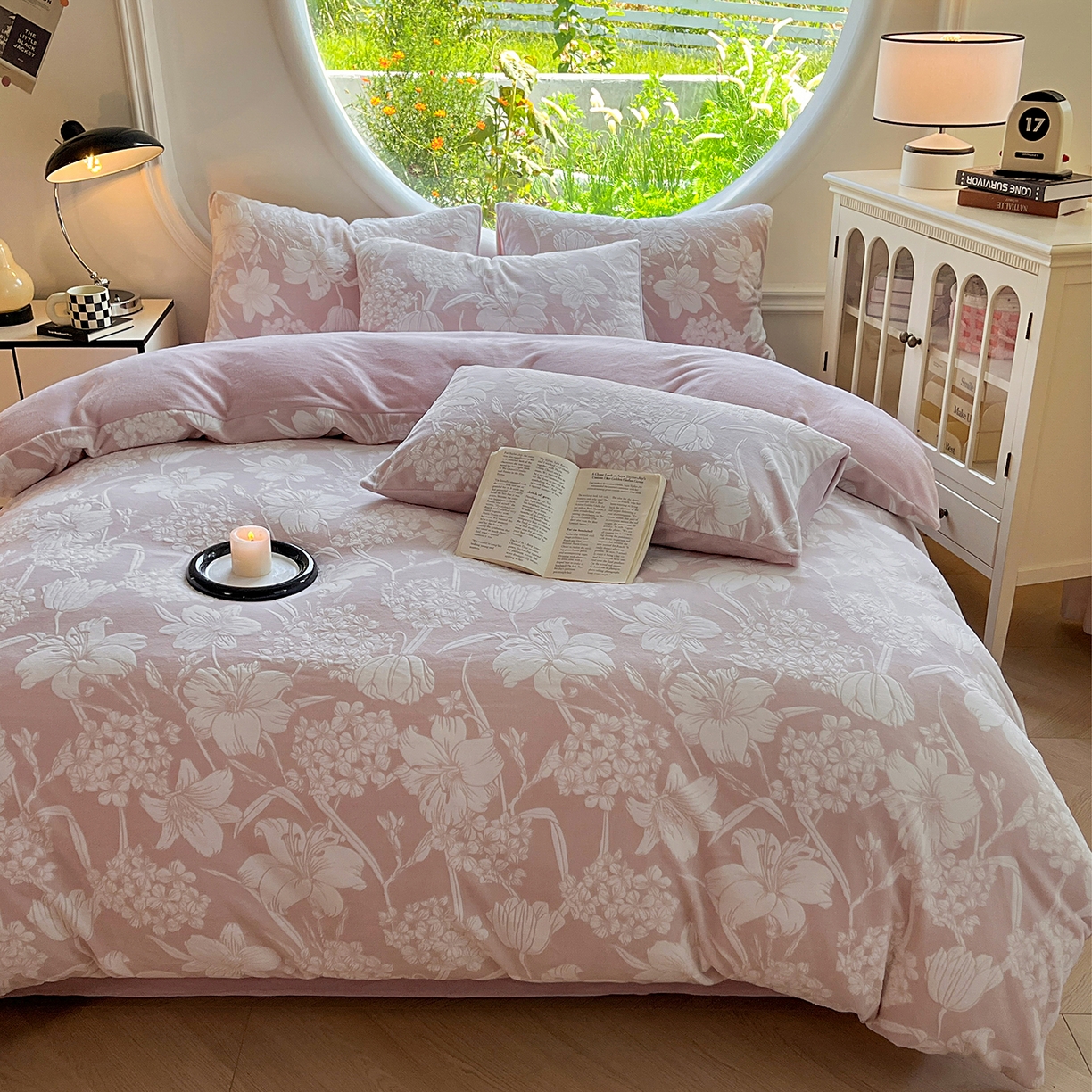 91家纺网 家纺一手货源 找家纺 大境 2025秋冬新款A类230克牛奶绒雕花烂花绒宝宝绒床笠款床单款四件套 花恋