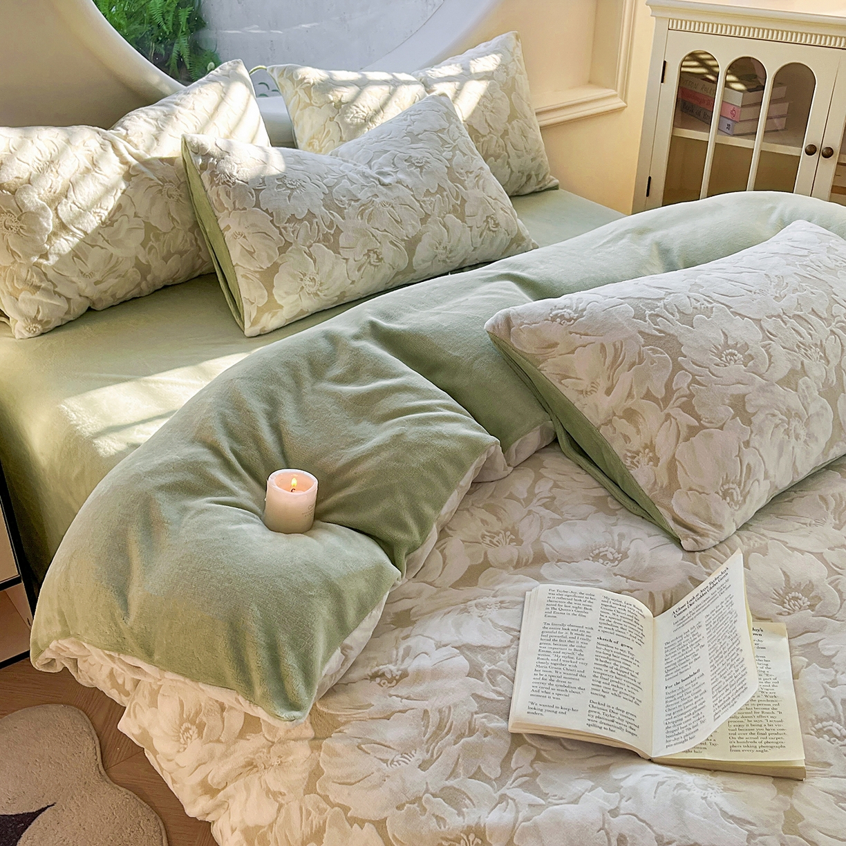 91家纺网 家纺一手货源 找家纺 大境 2025秋冬新款A类230克牛奶绒雕花烂花绒宝宝绒床笠款床单款四件套 浪漫花香 绿