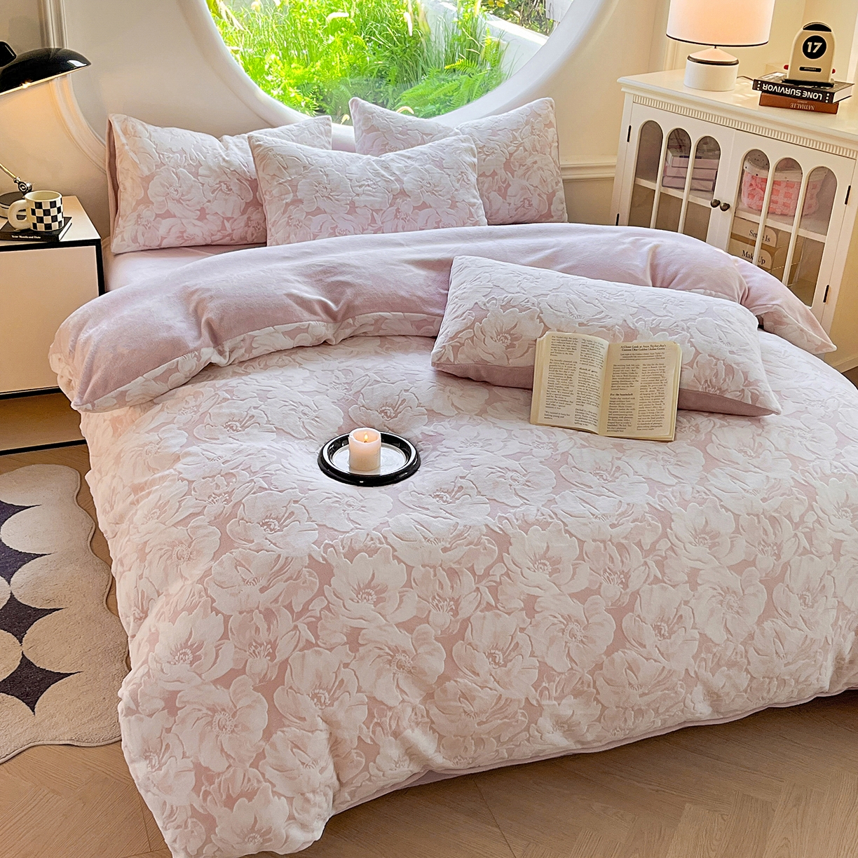 91家纺网 家纺一手货源 找家纺 大境 2025秋冬新款A类230克牛奶绒雕花烂花绒宝宝绒床笠款床单款四件套 浪漫花香 粉