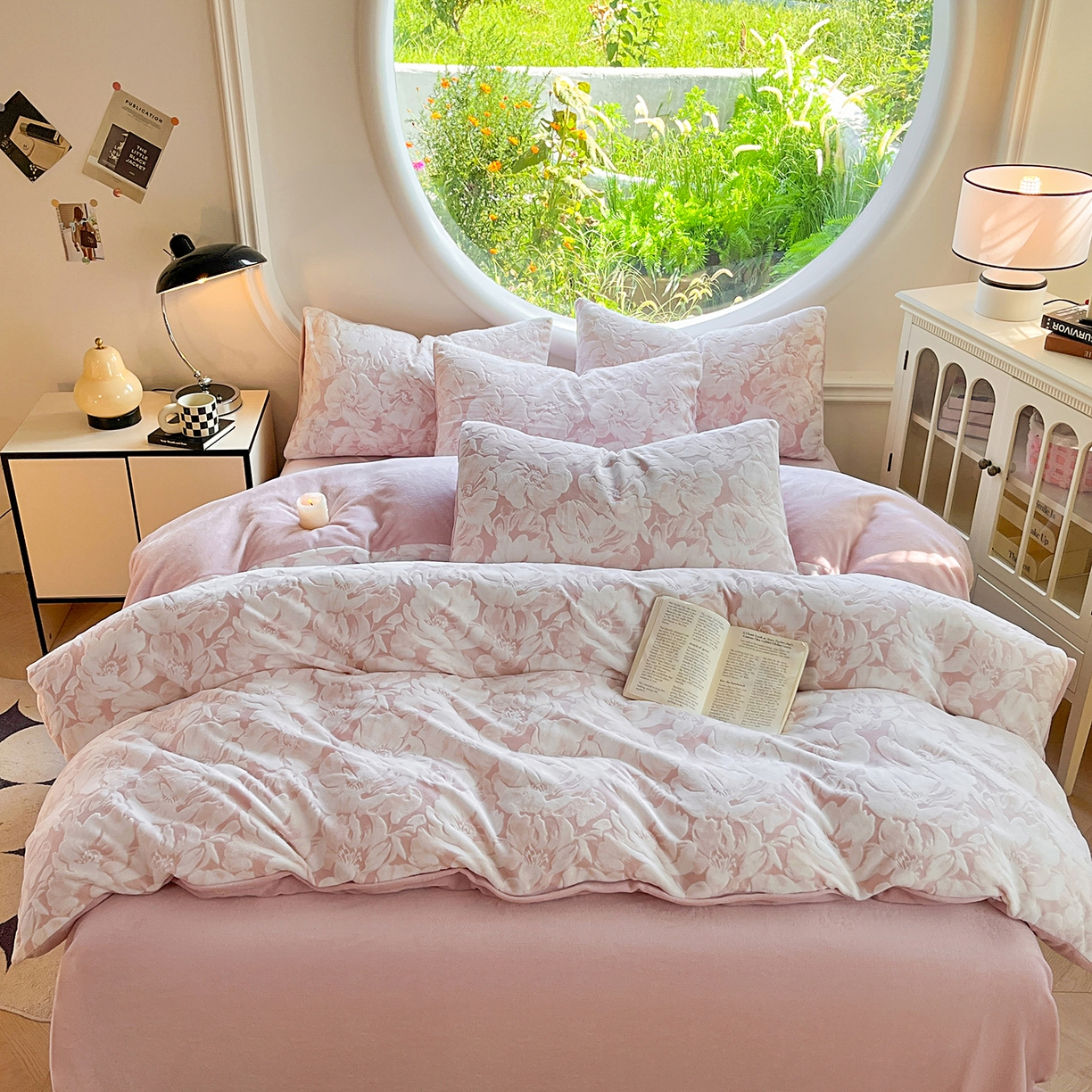 91家纺网 家纺一手货源 找家纺 大境 2025秋冬新款A类230克牛奶绒雕花烂花绒宝宝绒床笠款床单款四件套 浪漫花香 粉
