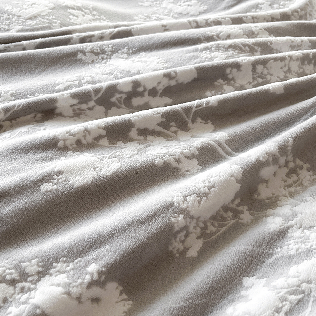 91家纺网 家纺一手货源 找家纺 大境 2025秋冬新款A类230克牛奶绒雕花烂花绒宝宝绒床笠款床单款四件套 叶之恋