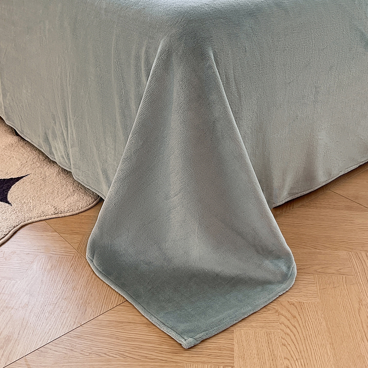 91家纺网 家纺一手货源 找家纺 大境 2025秋冬新款A类230克牛奶绒雕花烂花绒宝宝绒床笠款床单款四件套 月光森林