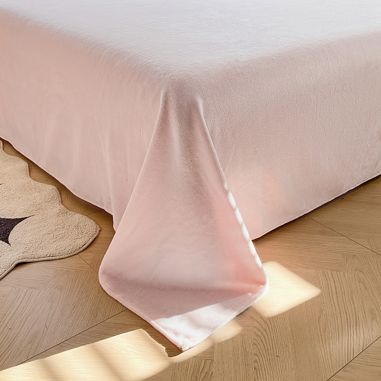 91家纺网 家纺一手货源 找家纺 大境 2025秋冬新款A类230克牛奶绒雕花烂花绒宝宝绒床笠款床单款四件套 郁金香粉