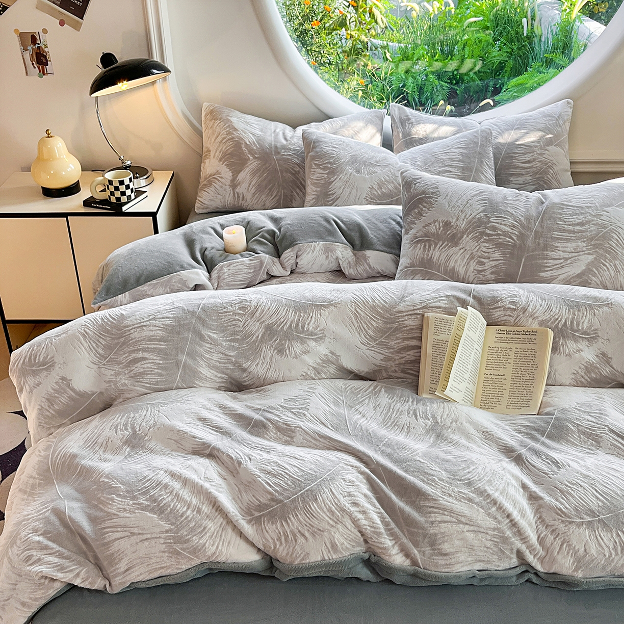 91家纺网 家纺一手货源 找家纺 大境 2025秋冬新款A类230克牛奶绒雕花烂花绒宝宝绒床笠款床单款四件套 月光森林