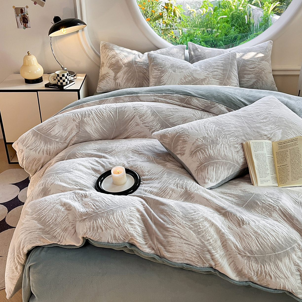 91家纺网 家纺一手货源 找家纺 大境 2025秋冬新款A类230克牛奶绒雕花烂花绒宝宝绒床笠款床单款四件套 月光森林