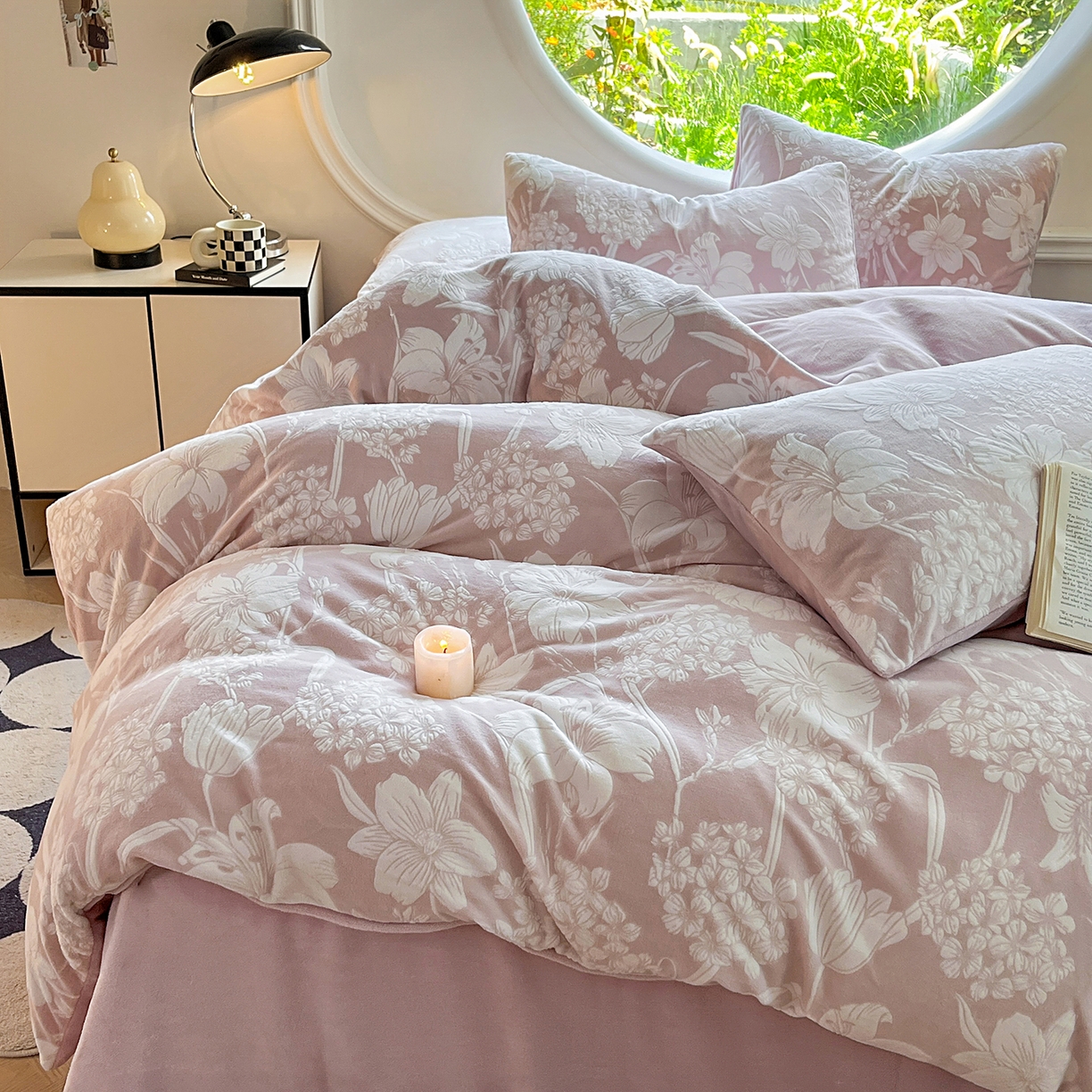 91家纺网 家纺一手货源 找家纺 大境 2025秋冬新款A类230克牛奶绒雕花烂花绒宝宝绒床笠款床单款四件套 花恋