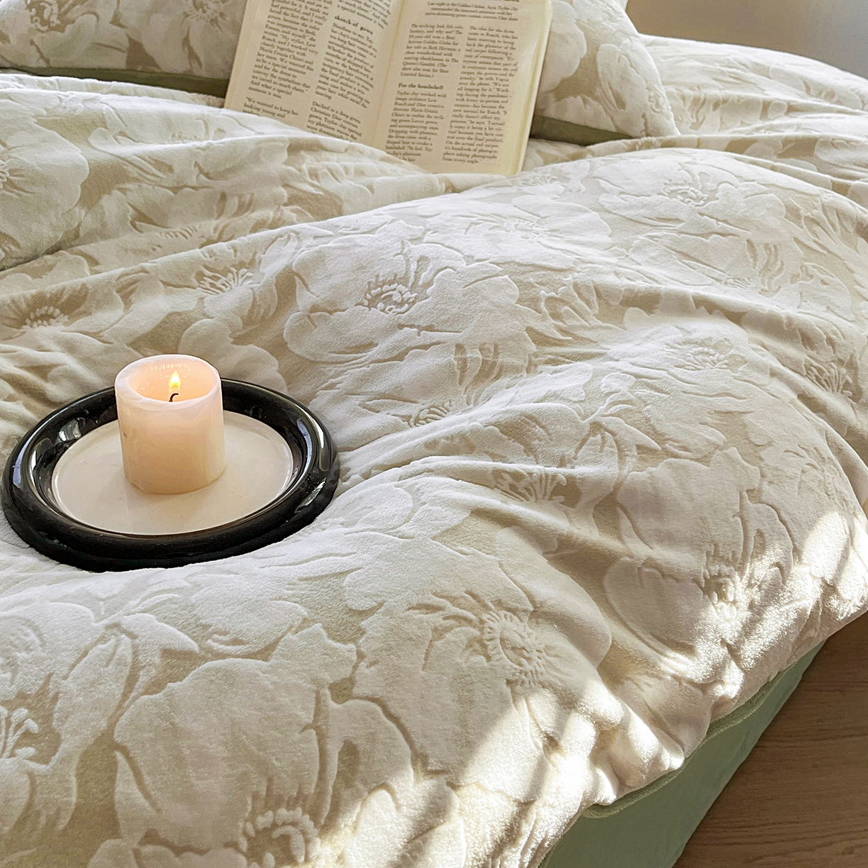 91家纺网 家纺一手货源 找家纺 大境 2025秋冬新款A类230克牛奶绒雕花烂花绒宝宝绒床笠款床单款四件套 浪漫花香 绿