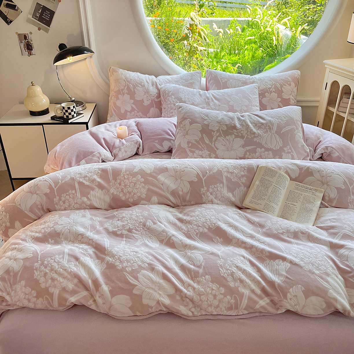 91家纺网 家纺一手货源 找家纺 大境 2025秋冬新款A类230克牛奶绒雕花烂花绒宝宝绒床笠款床单款四件套 花恋