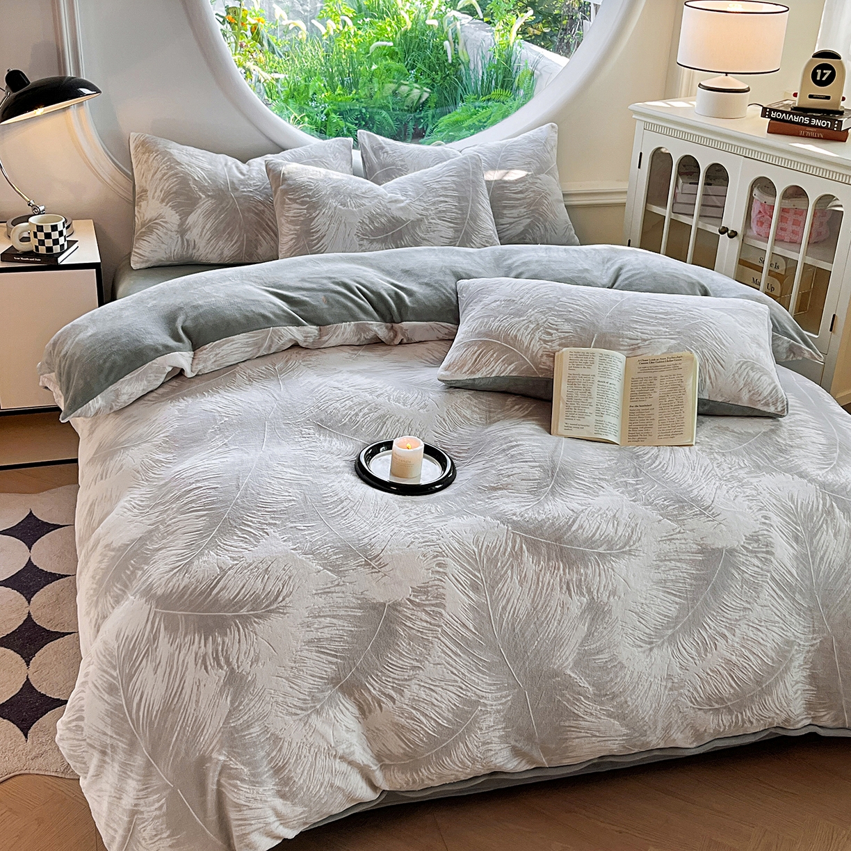 91家纺网 家纺一手货源 找家纺 大境 2025秋冬新款A类230克牛奶绒雕花烂花绒宝宝绒床笠款床单款四件套 月光森林