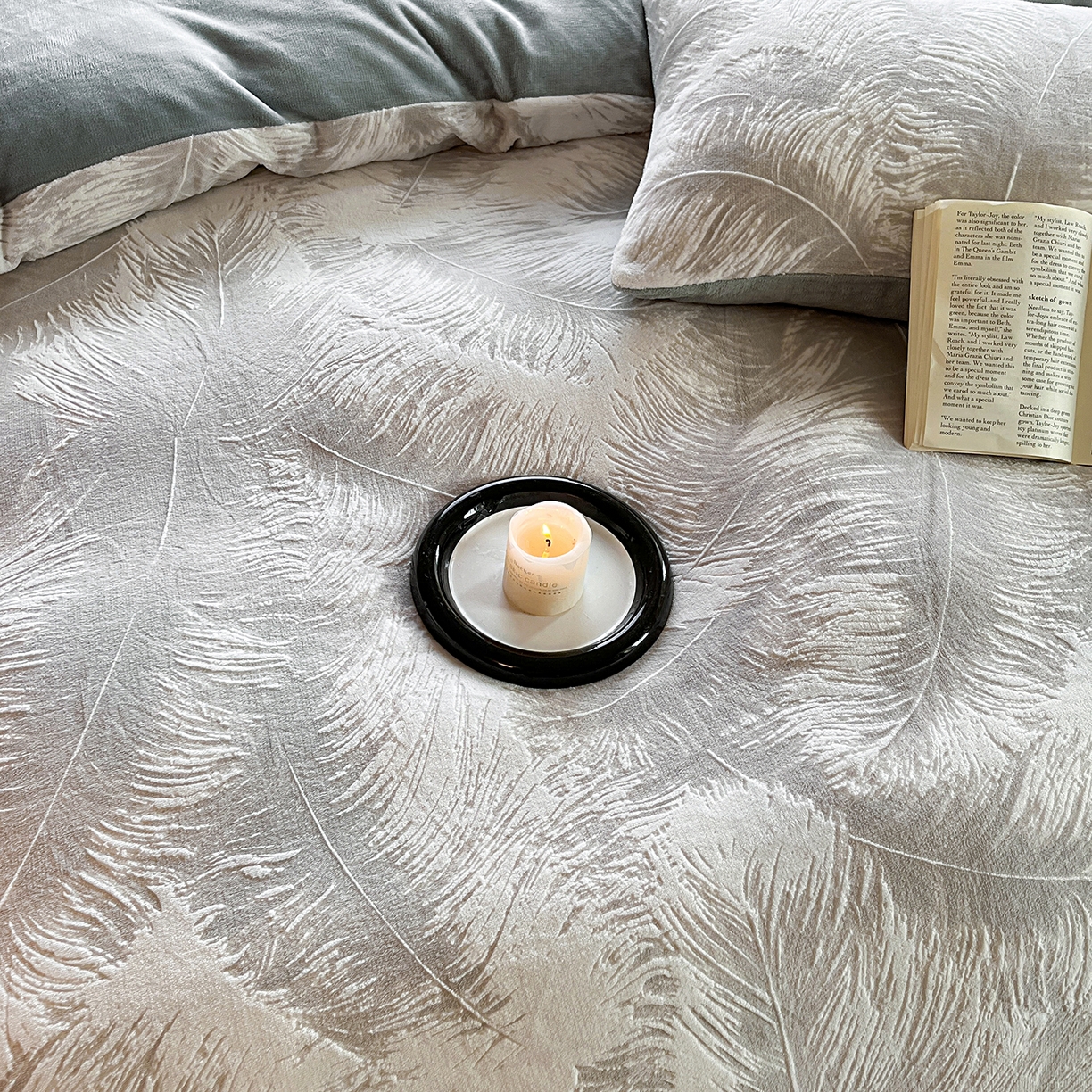 91家纺网 家纺一手货源 找家纺 大境 2025秋冬新款A类230克牛奶绒雕花烂花绒宝宝绒床笠款床单款四件套 月光森林