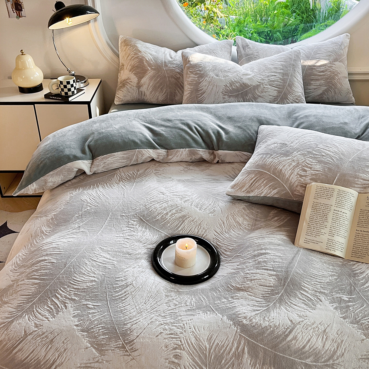 91家纺网 家纺一手货源 找家纺 大境 2025秋冬新款A类230克牛奶绒雕花烂花绒宝宝绒床笠款床单款四件套 月光森林