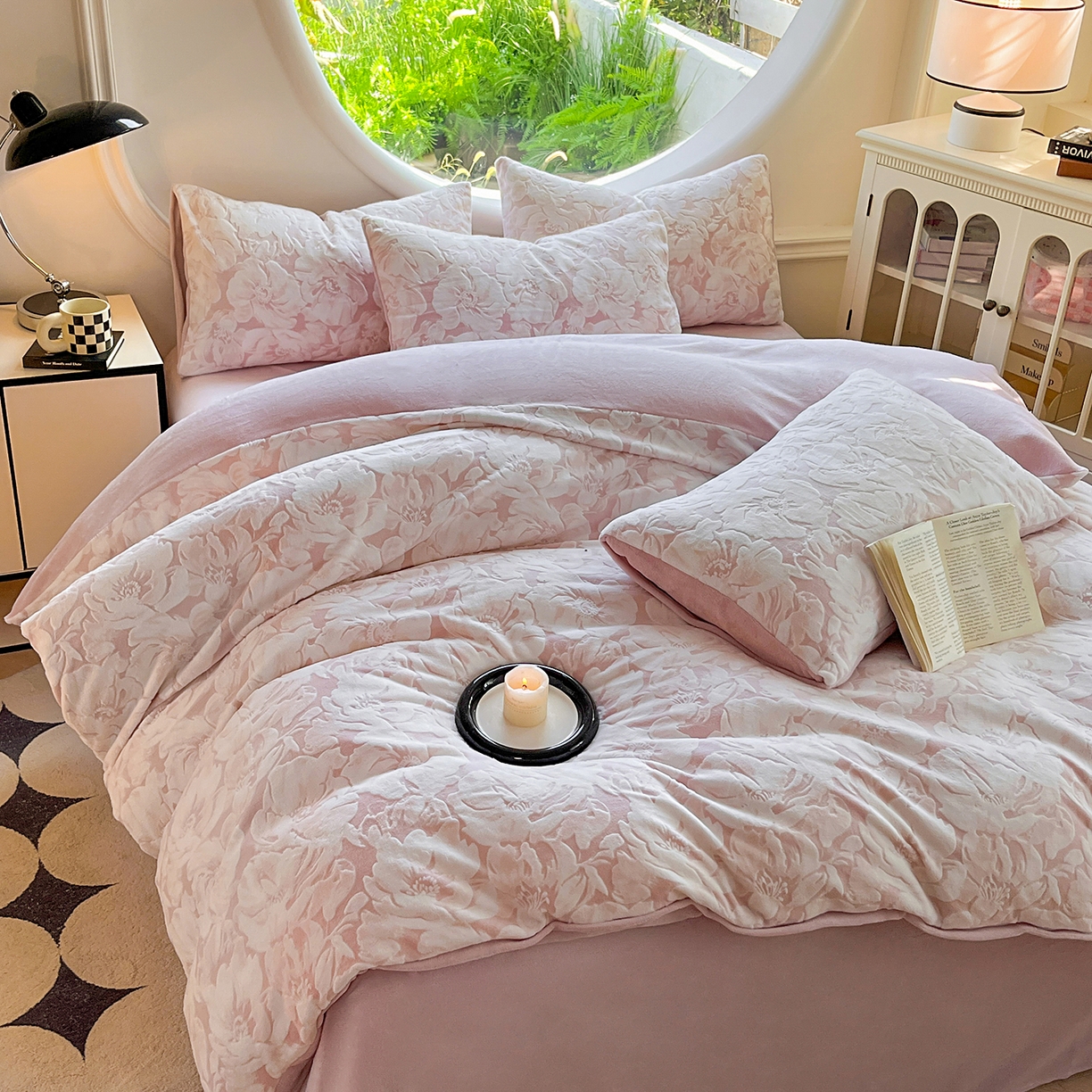 91家纺网 家纺一手货源 找家纺 大境 2025秋冬新款A类230克牛奶绒雕花烂花绒宝宝绒床笠款床单款四件套 浪漫花香 粉