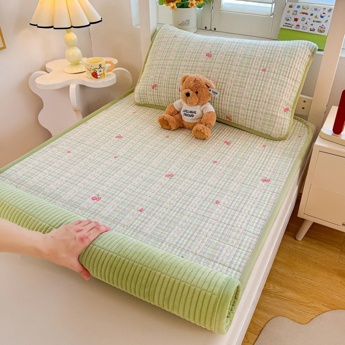 91家纺网 家纺一手货源 找家纺 （总）梵朴 2025新款A类棉加绒一面纯棉一面宝宝婴儿牛奶绒双面可用床盖学生宿舍床垫炕盖-学生床图