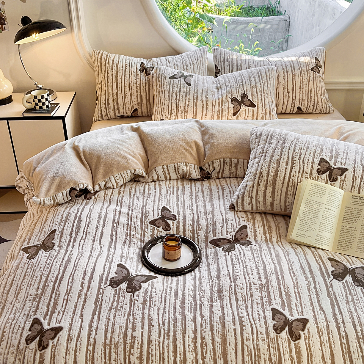 91家纺网 家纺一手货源 找家纺 大境 2025秋冬新款A类230克牛奶绒雕花烂花绒宝宝绒床笠款床单款四件套 蝶恋花语