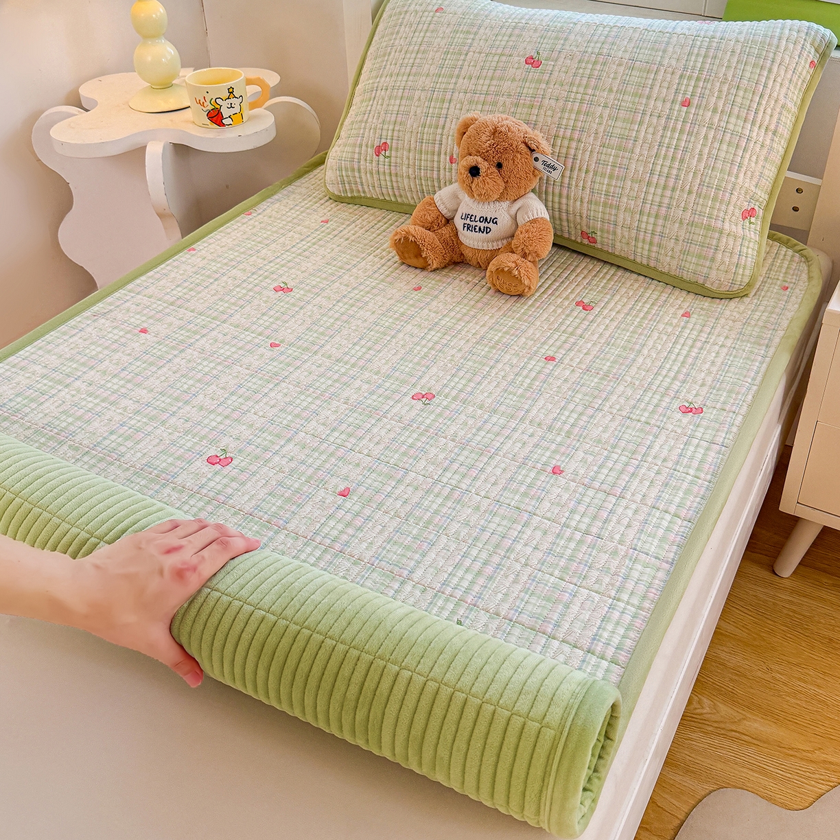 91家纺网 家纺一手货源 找家纺 （总）梵朴 2025新款A类棉加绒一面纯棉一面宝宝婴儿牛奶绒双面可用床盖学生宿舍床垫炕盖-学生床图