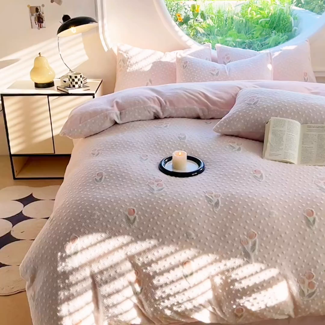 91家纺网 家纺一手货源 找家纺 大境 2025秋冬新款A类230克牛奶绒雕花烂花绒宝宝绒床笠款床单款四件套 郁金香粉