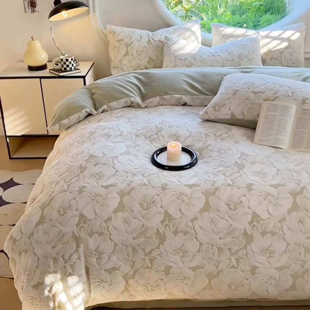 91家纺网 家纺一手货源 找家纺 大境 2025秋冬新款A类230克牛奶绒雕花烂花绒宝宝绒床笠款床单款四件套 浪漫花香 绿