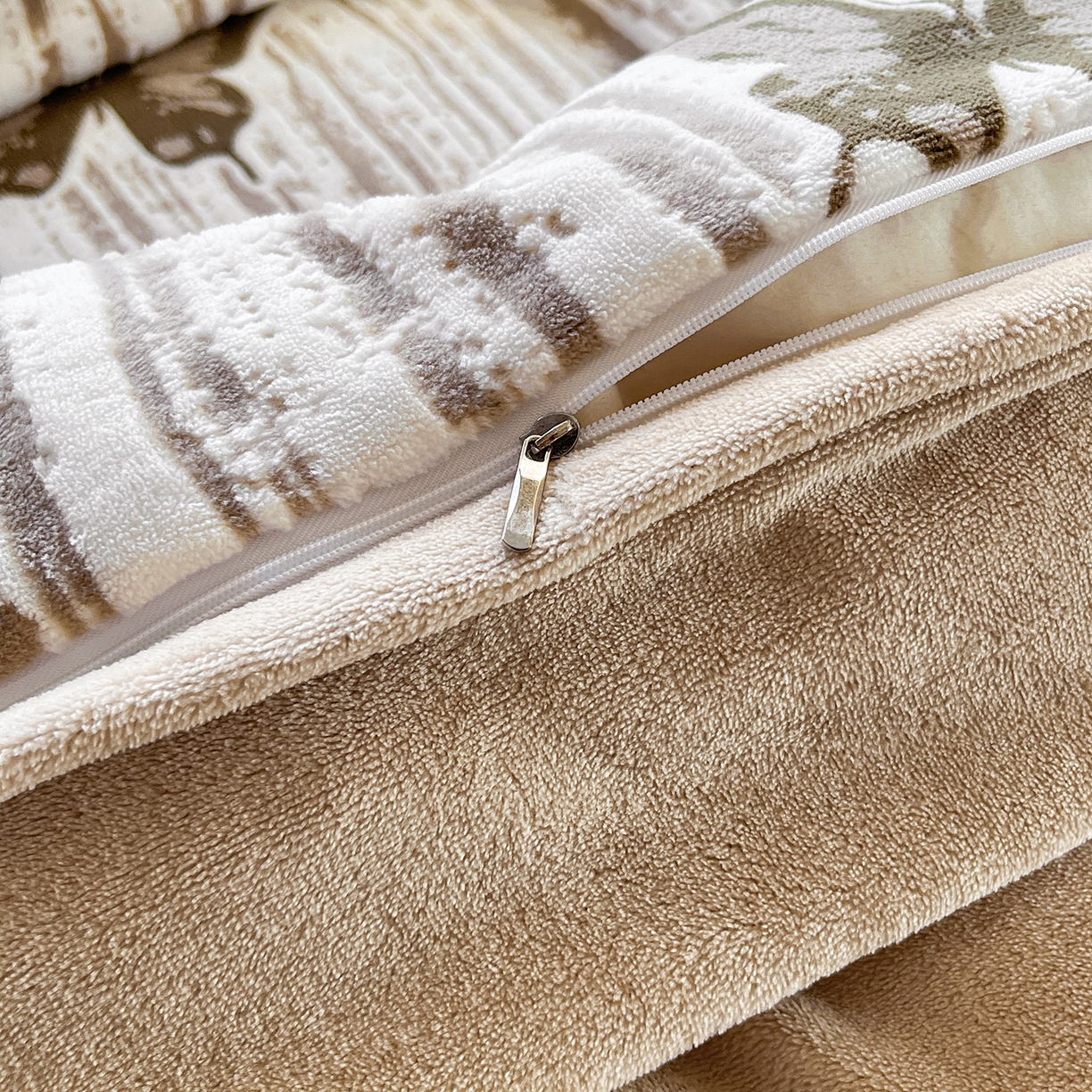 91家纺网 家纺一手货源 找家纺 大境 2025秋冬新款A类230克牛奶绒雕花烂花绒宝宝绒床笠款床单款四件套 蝶恋花语