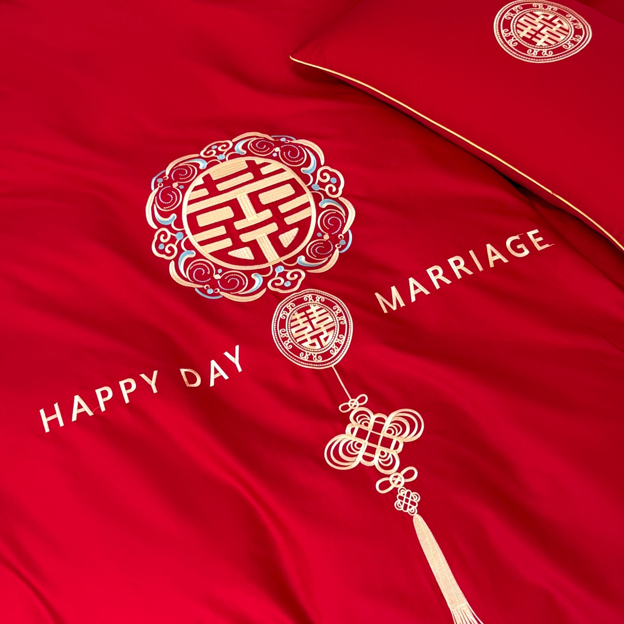 91家纺网 家纺一手货源 找家纺 金麦家纺 2025新款亲肤磨毛刺绣婚庆四件套 大喜