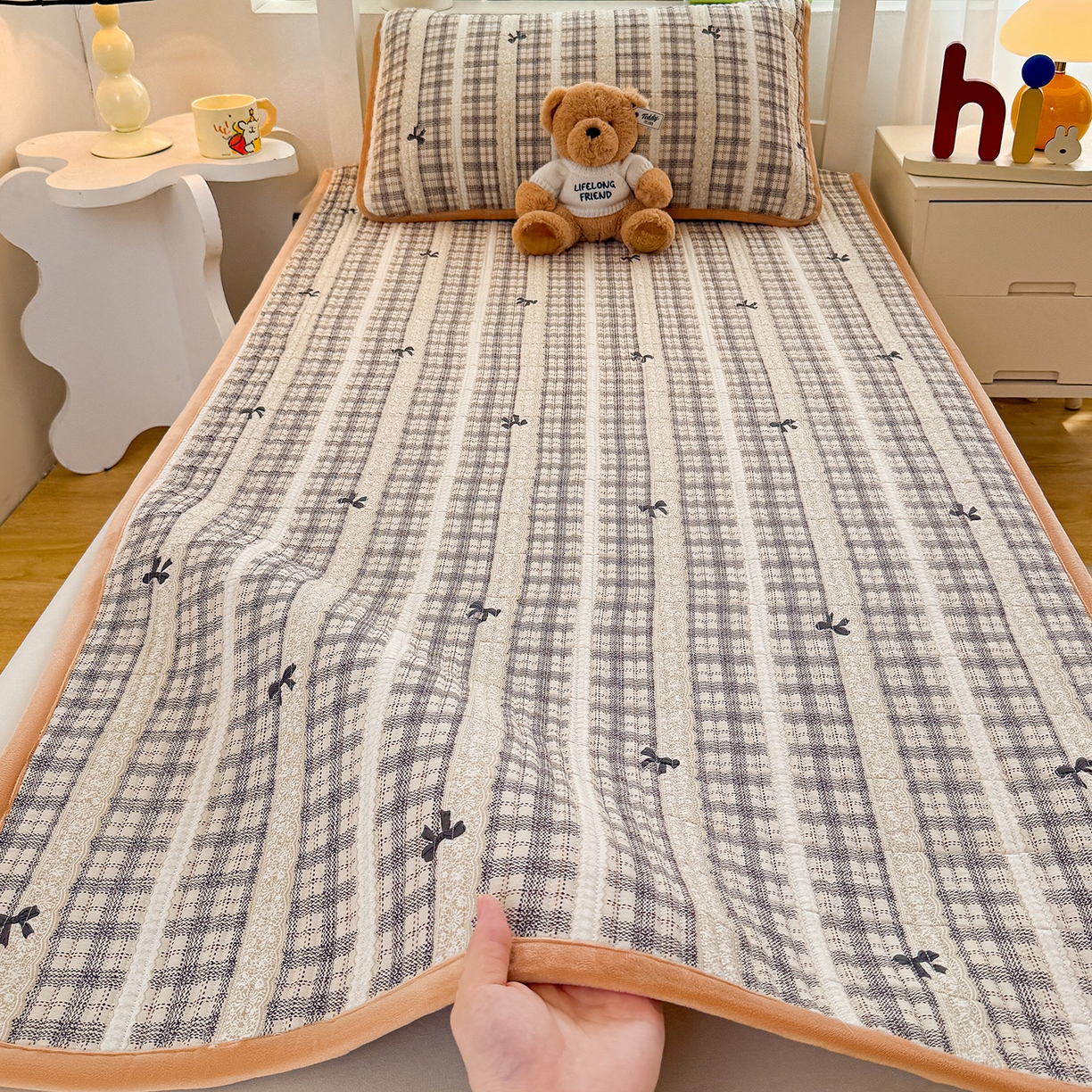 91家纺网 家纺一手货源 找家纺 （总）梵朴 2025新款A类棉加绒一面纯棉一面宝宝婴儿牛奶绒双面可用床盖学生宿舍床垫炕盖-学生床图