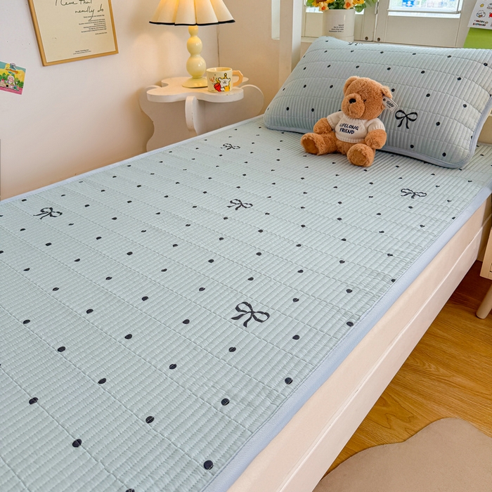 91家纺网 家纺一手货源 找家纺 梵朴 2025新款A类棉加绒一面纯棉一面宝宝婴儿牛奶绒双面可用床盖学生宿舍床垫炕盖-学生床图 波点蝴蝶结