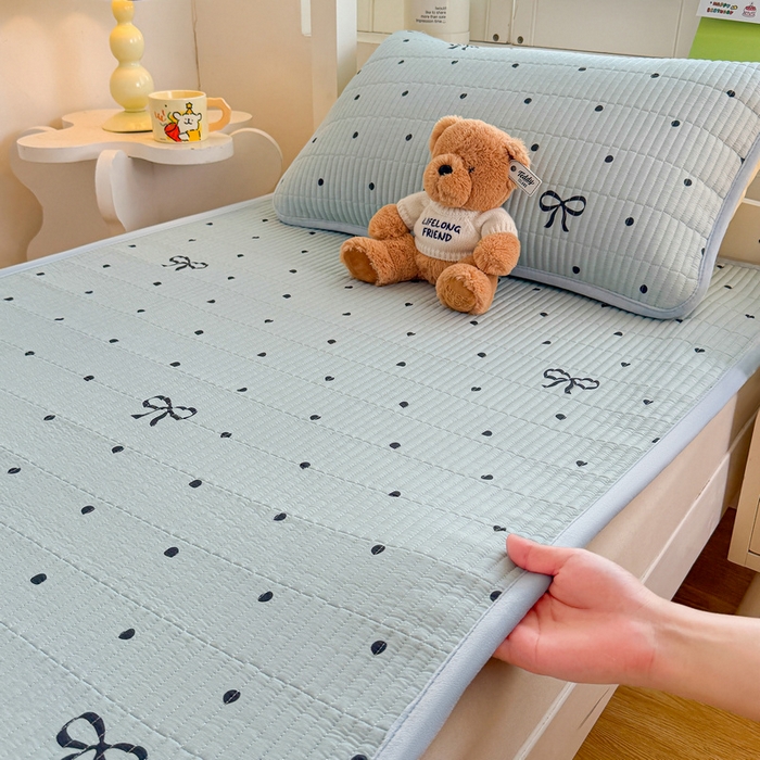91家纺网 家纺一手货源 找家纺 梵朴 2025新款A类棉加绒一面纯棉一面宝宝婴儿牛奶绒双面可用床盖学生宿舍床垫炕盖-学生床图 波点蝴蝶结