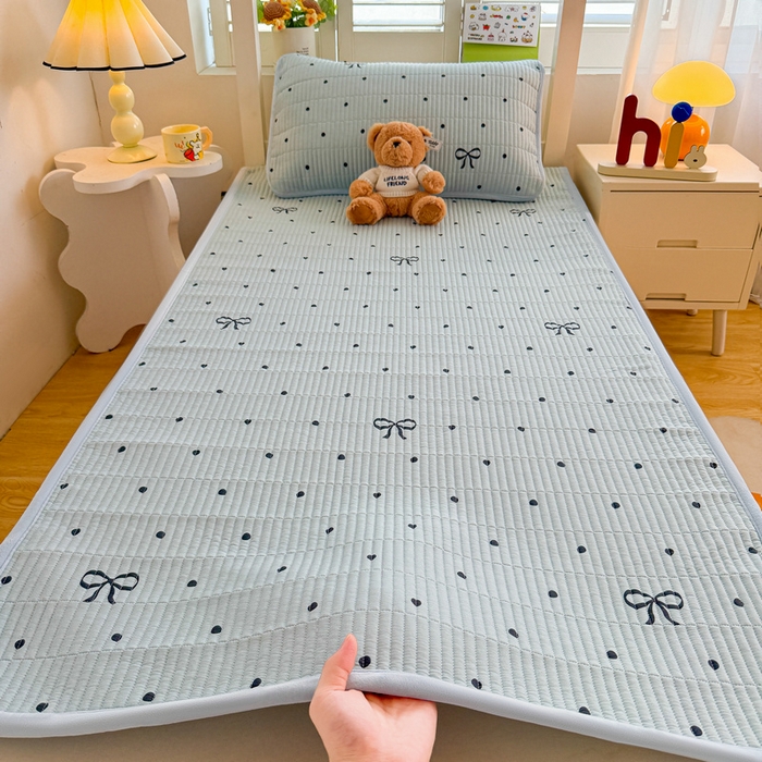 91家纺网 家纺一手货源 找家纺 梵朴 2025新款A类棉加绒一面纯棉一面宝宝婴儿牛奶绒双面可用床盖学生宿舍床垫炕盖-学生床图 波点蝴蝶结