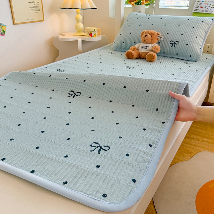 91家纺网 家纺一手货源 找家纺 梵朴 2025新款A类棉加绒一面纯棉一面宝宝婴儿牛奶绒双面可用床盖学生宿舍床垫炕盖-学生床图 波点蝴蝶结