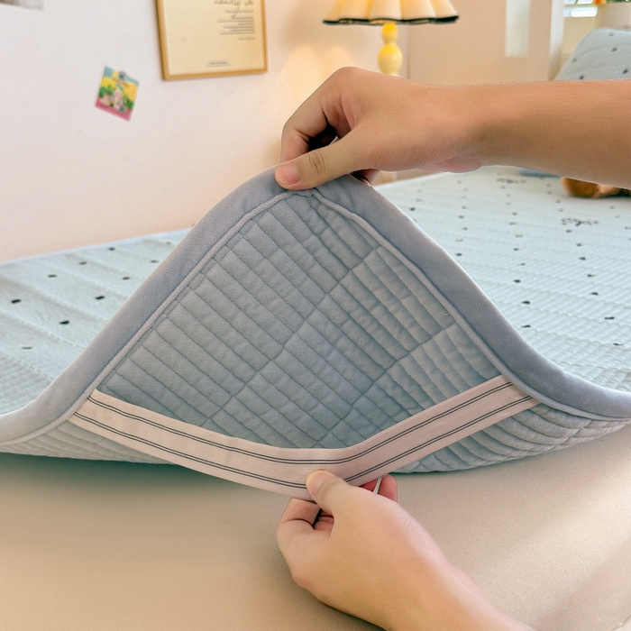 91家纺网 家纺一手货源 找家纺 梵朴 2025新款A类棉加绒一面纯棉一面宝宝婴儿牛奶绒双面可用床盖学生宿舍床垫炕盖-学生床图 波点蝴蝶结