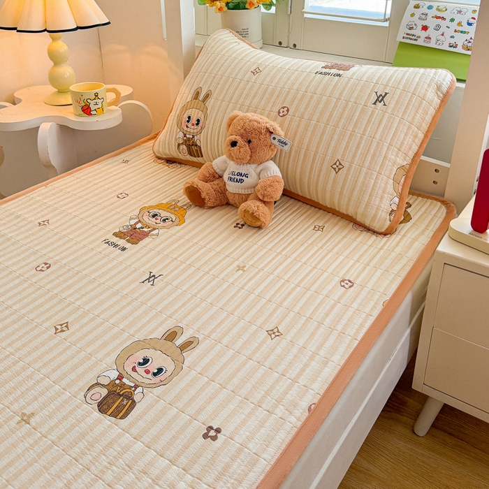 91家纺网 家纺一手货源 找家纺 梵朴 2025新款A类棉加绒一面纯棉一面宝宝婴儿牛奶绒双面可用床盖学生宿舍床垫炕盖-学生床图 潮流玩偶