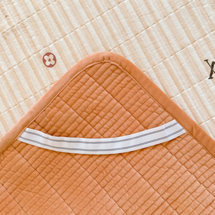 91家纺网 家纺一手货源 找家纺 梵朴 2025新款A类棉加绒一面纯棉一面宝宝婴儿牛奶绒双面可用床盖学生宿舍床垫炕盖-学生床图 潮流玩偶