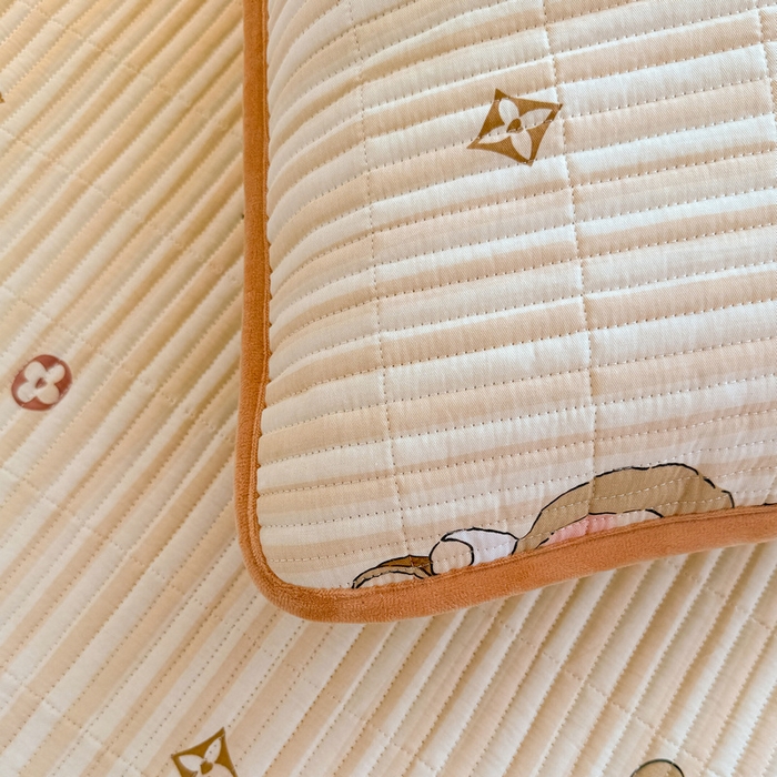 91家纺网 家纺一手货源 找家纺 梵朴 2025新款A类棉加绒一面纯棉一面宝宝婴儿牛奶绒双面可用床盖学生宿舍床垫炕盖-学生床图 潮流玩偶